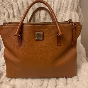 LIKE NEW Dooney& Bourke Handbag